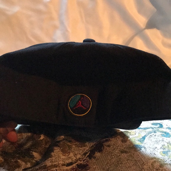 Fitted cap - Picture 2 of 3
